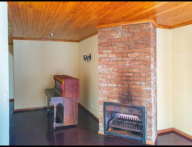 3 BEDROOM HOUSE FOR SALE IN PINEVIEW